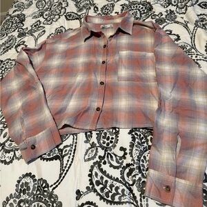 Hollister Cropped Plaid Button-Down Shirt in Rust Pink & Cream